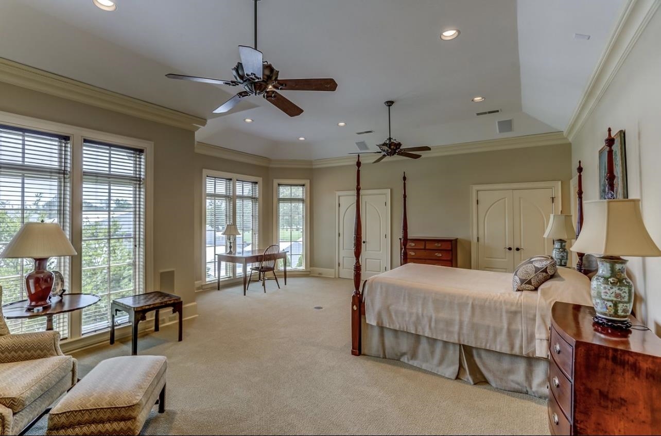 8575 The Island Memphis, TN 38125 - Photo 29 of 40 a bedroom with furniture and a large window
