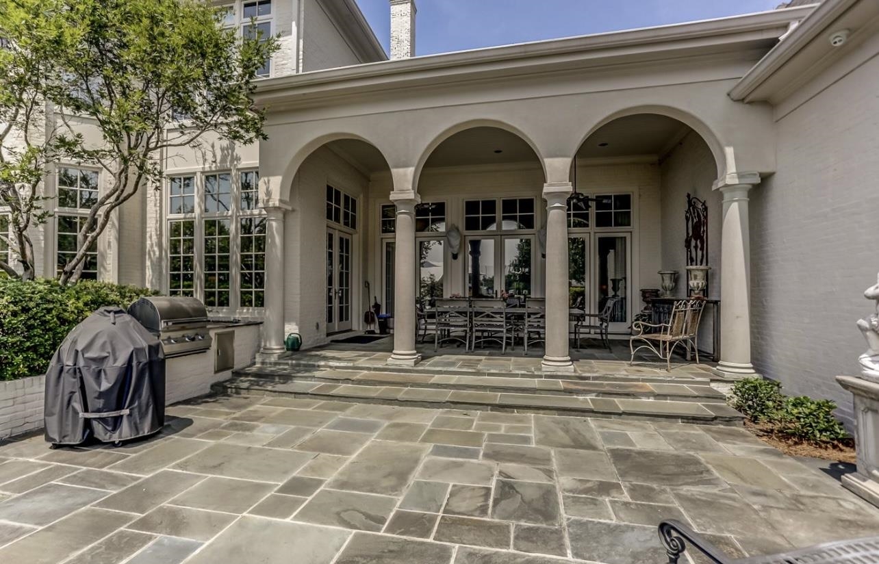 8575 The Island Memphis, TN 38125 - Photo 3 of 40 a view of front door and porch