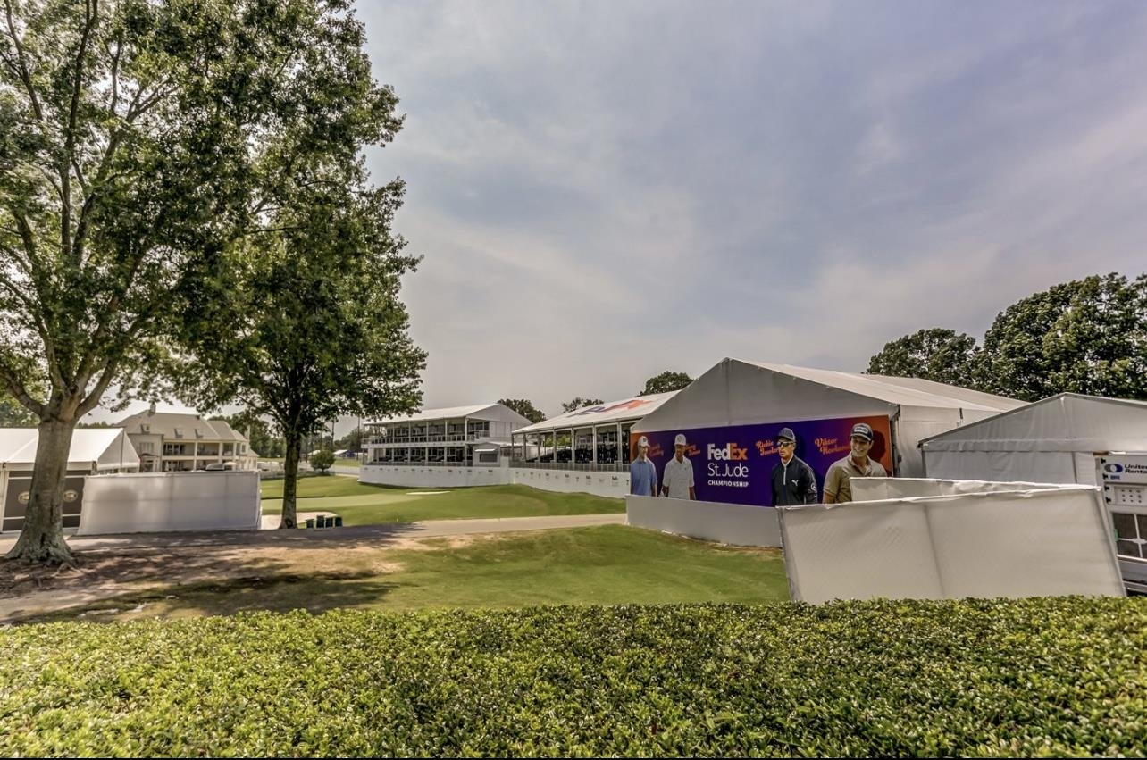 8575 The Island Memphis, TN 38125 - Photo 37 of 40 a view of a house with a yard and a fountain