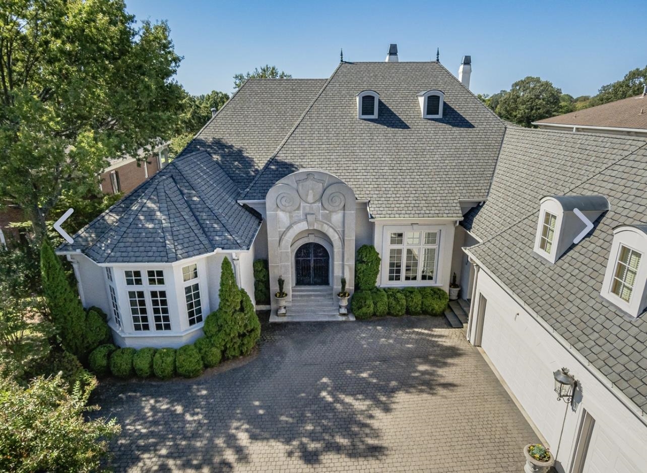 8575 The Island Memphis, TN 38125 - Photo 39 of 40 a front view of a house with garden