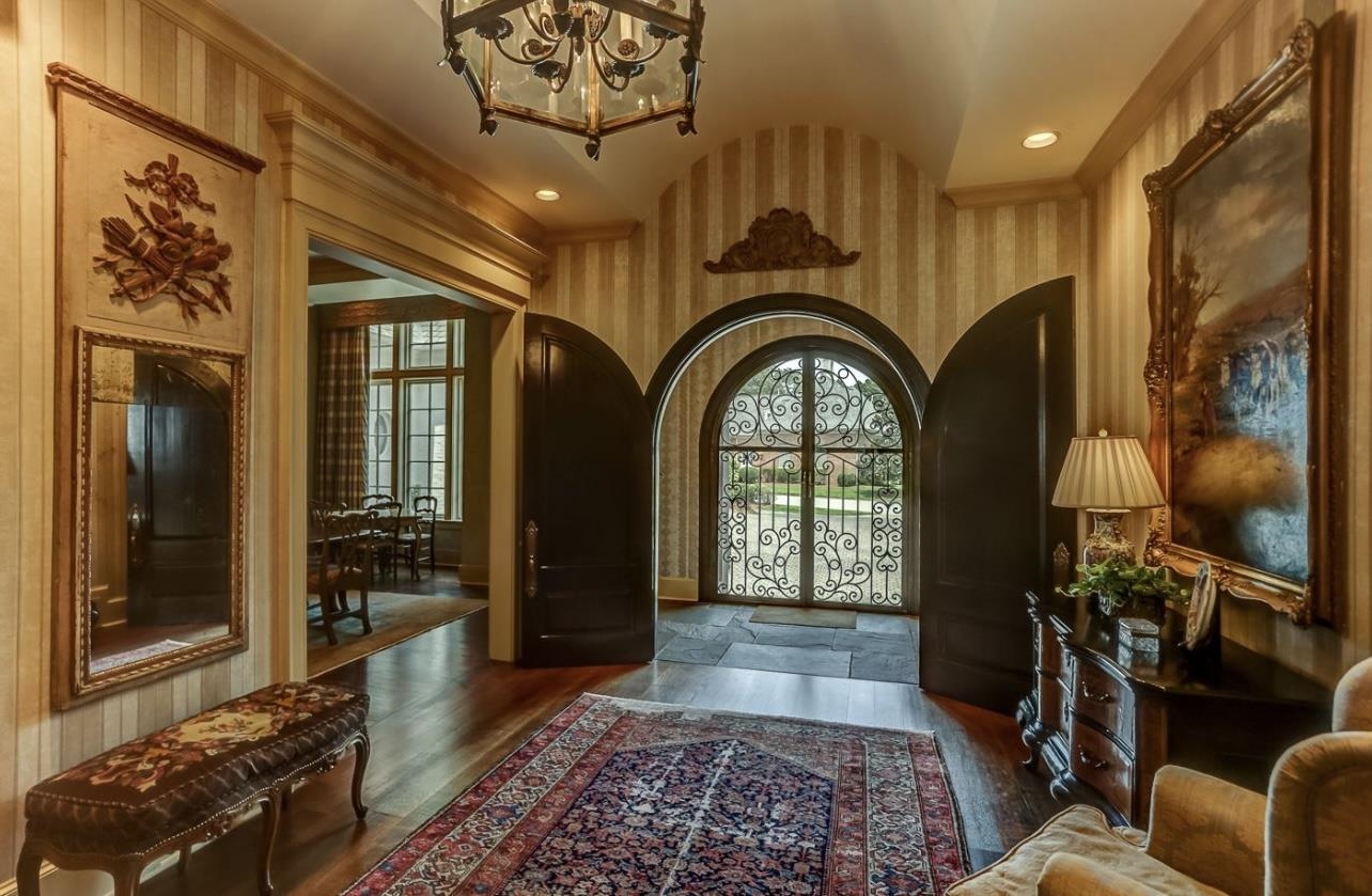 8575 The Island Memphis, TN 38125 - Photo 7 of 40 a view of an entryway door with a rug