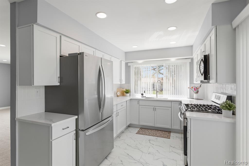 22511 Deerfield Road Novi, MI 48375 - Photo 10 of 24 Gallery Image 10