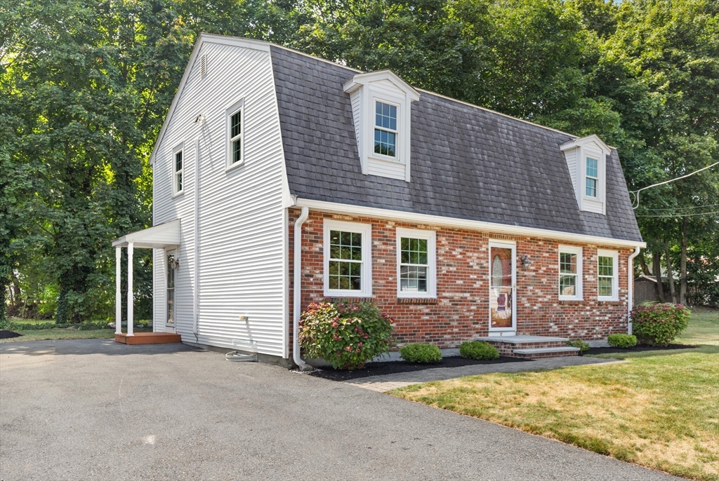 19 Brookfield Road Norwood, MA 02062 - Photo 2 of 33 Gallery Image 2