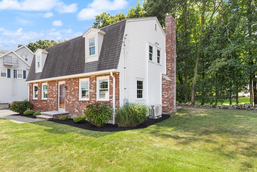 19 Brookfield Road Norwood, MA 02062 - Photo 4 of 33 Gallery Image 4