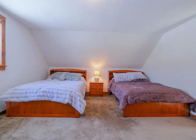 $575,000 | 306 Yale Road, Mount Holly, VT 05730