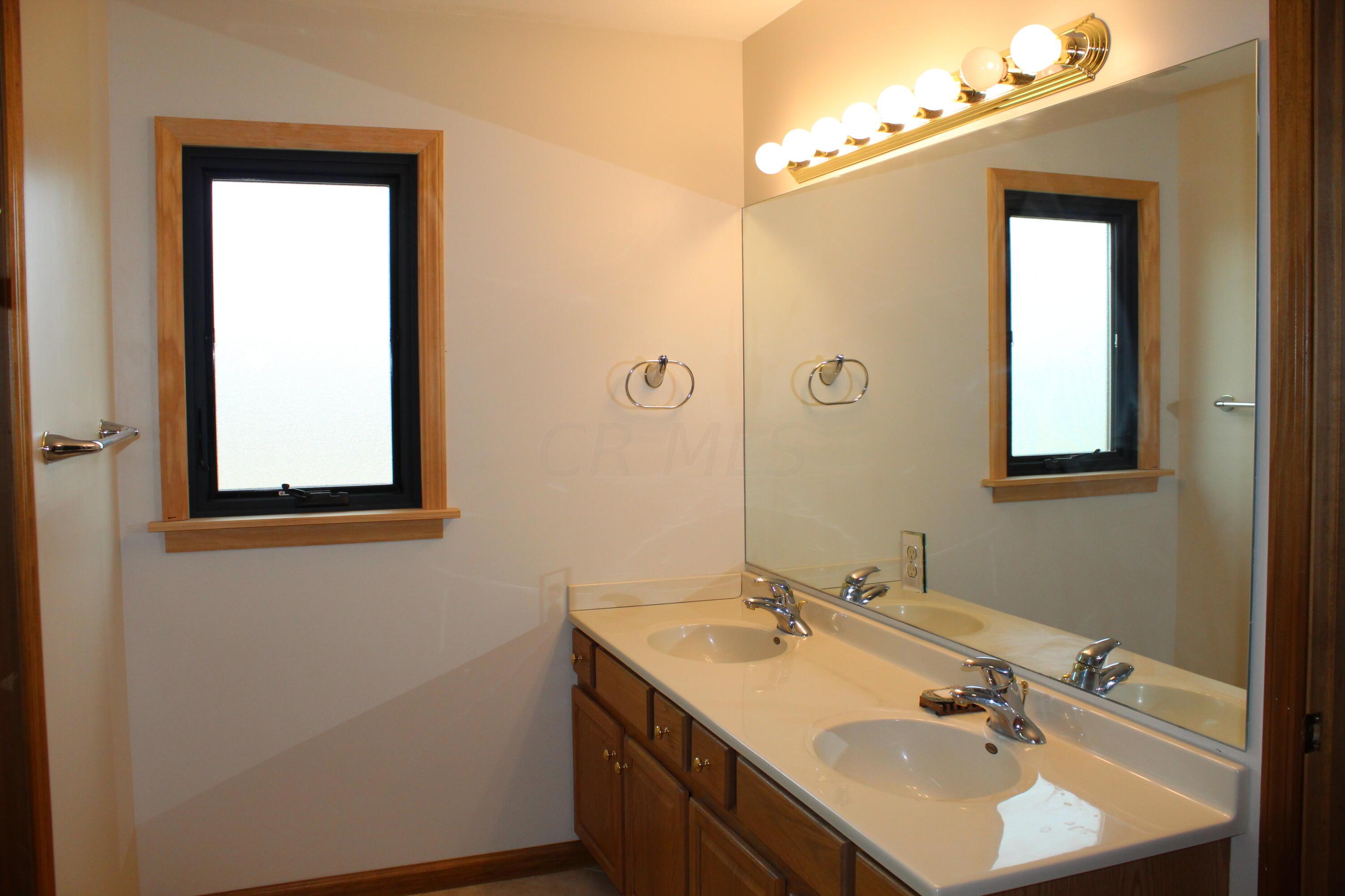 570 Todds Ridge Road Wilmington, OH 45177 - Photo 29 of 38 Owner Bath