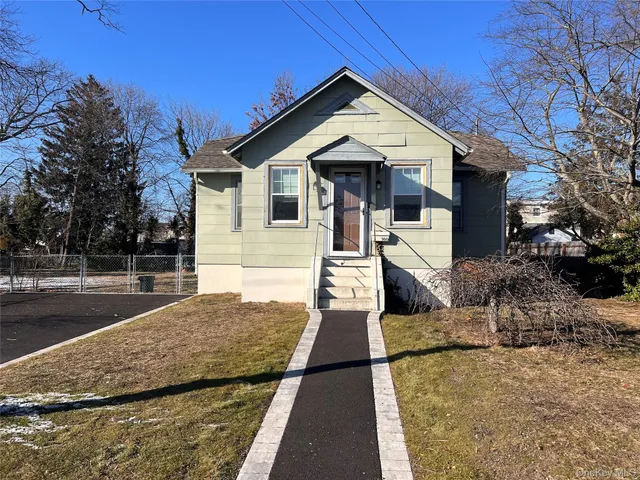 $3,400 | 160 Austin Street, Lindenhurst, NY 11757