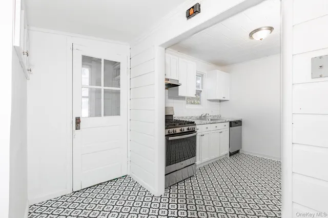 $3,400 | 160 Austin Street, Lindenhurst, NY 11757