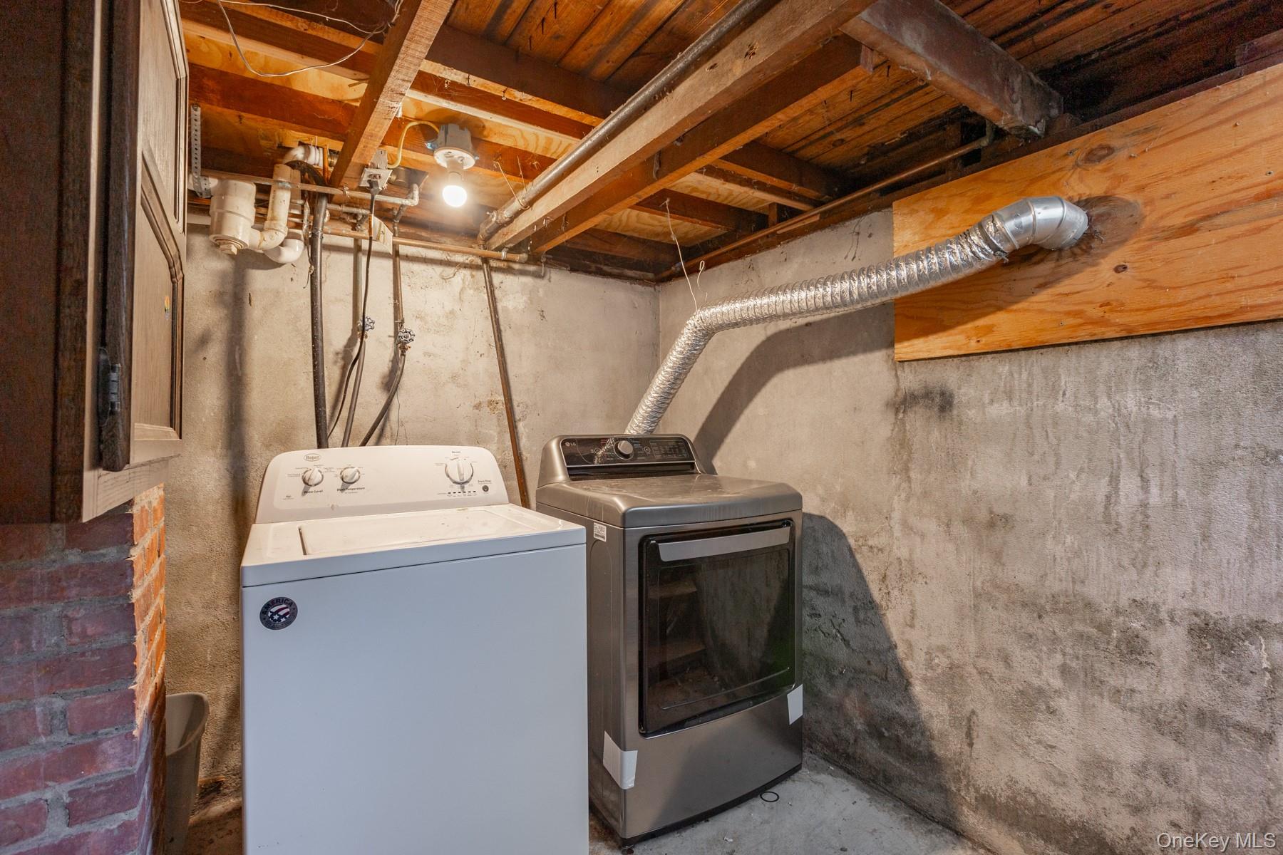 160 Austin Street Lindenhurst, NY 11757 - Photo 18 of 20