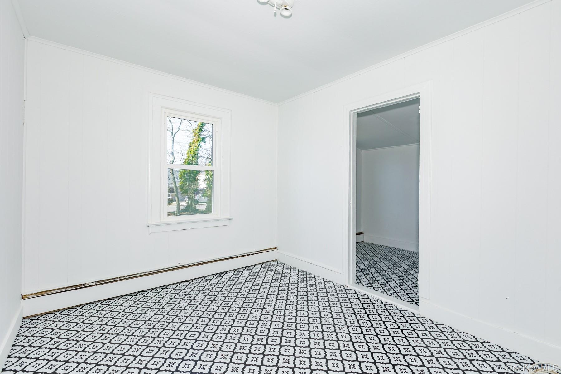 160 Austin Street Lindenhurst, NY 11757 - Photo 3 of 20