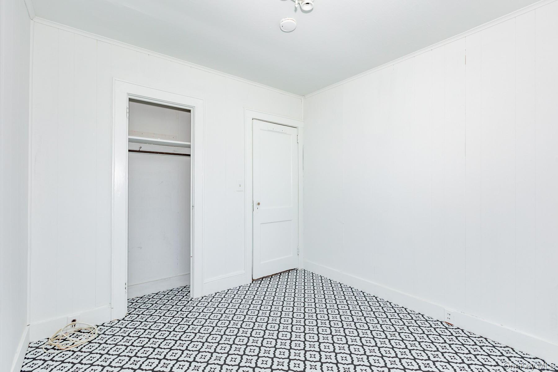 160 Austin Street Lindenhurst, NY 11757 - Photo 4 of 20