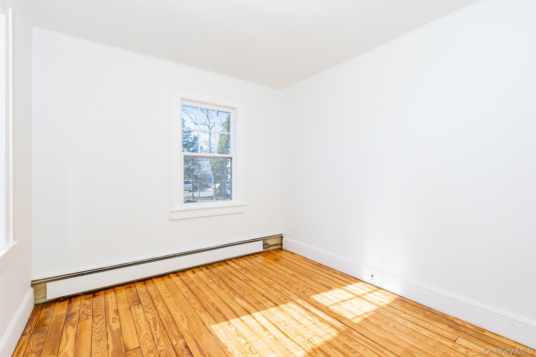 160 Austin Street Lindenhurst, NY 11757 - Photo 6 of 20