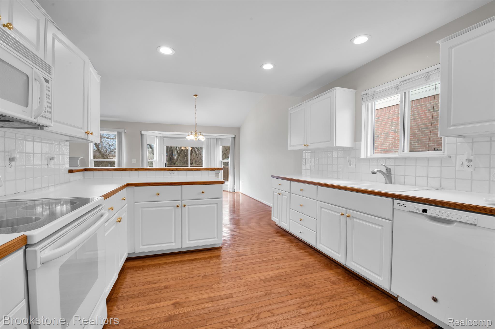 1134 Churchill Circle Rochester, MI 48307 - Photo 13 of 42 Spacious Kitchen With Abundant LaFata Cabinets