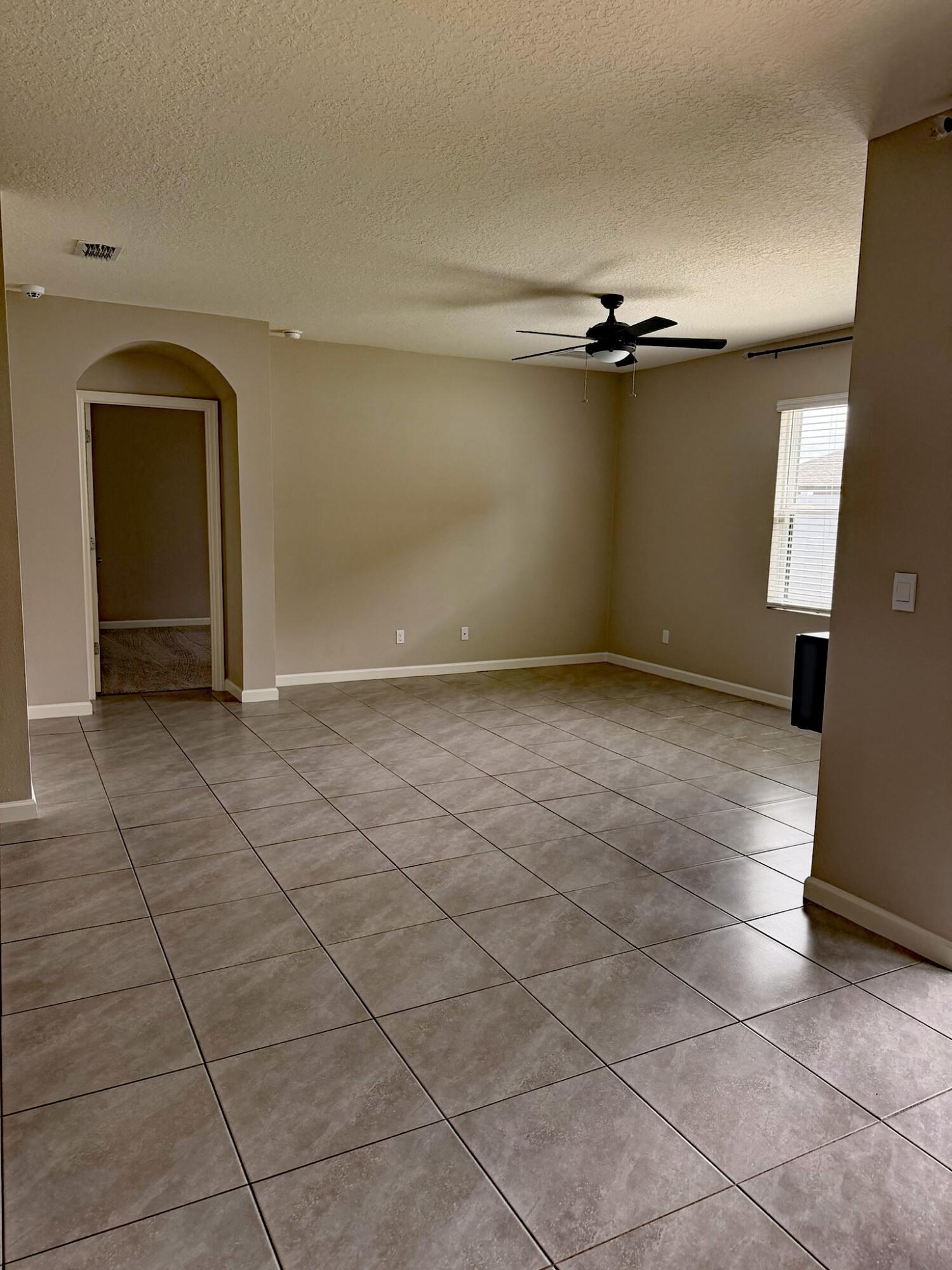 5306 Entertainment Way Fort Pierce, FL 34947 - Photo 4 of 19 IMG_0727
