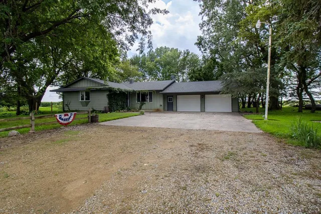 $1,500 | 11197 608th Avenue, Minnesota Lake, MN 56068