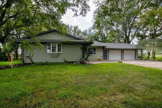 $1,500 | 11197 608th Avenue, Minnesota Lake, MN 56068