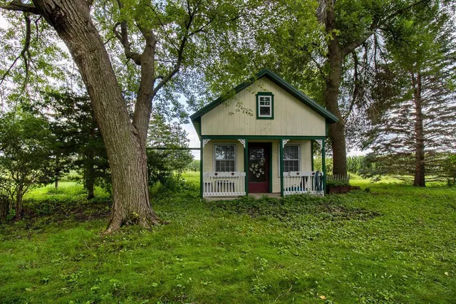 $1,500 | 11197 608th Avenue, Minnesota Lake, MN 56068