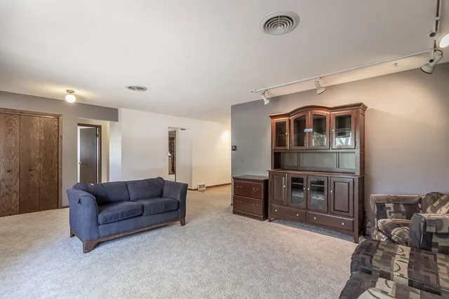 $1,500 | 11197 608th Avenue, Minnesota Lake, MN 56068