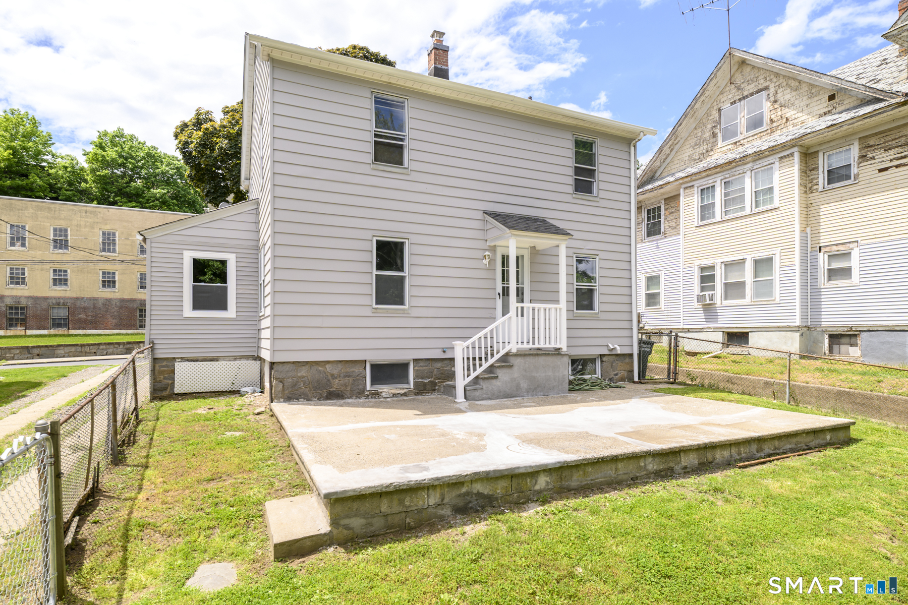 206 Ridgefield Avenue Bridgeport, CT 06610 - Photo 30 of 35