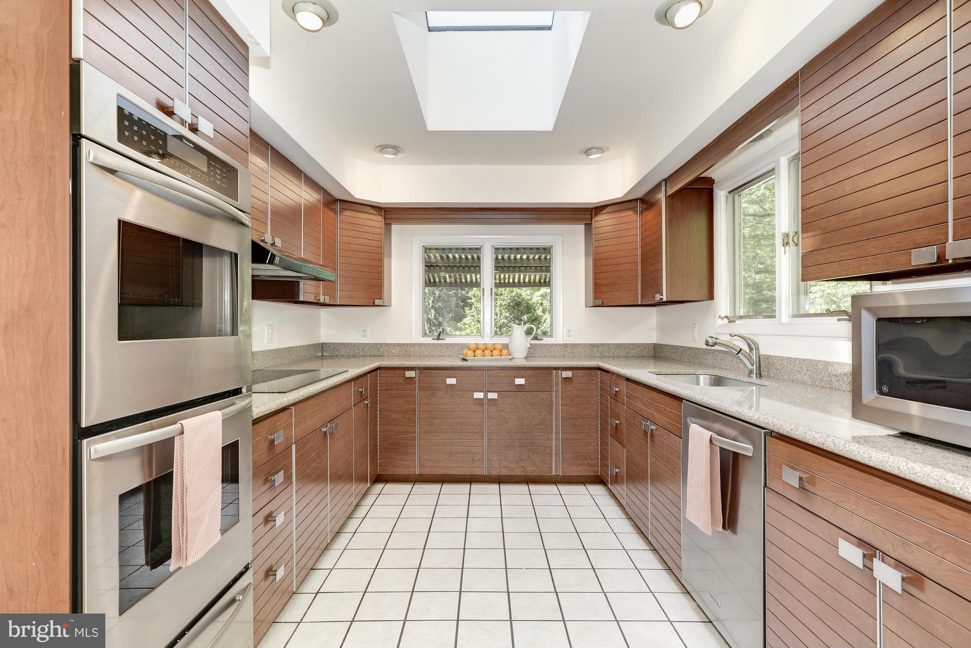 17922 Pond Road Ashton, MD 20861 - Photo 6 of 30 Kitchen