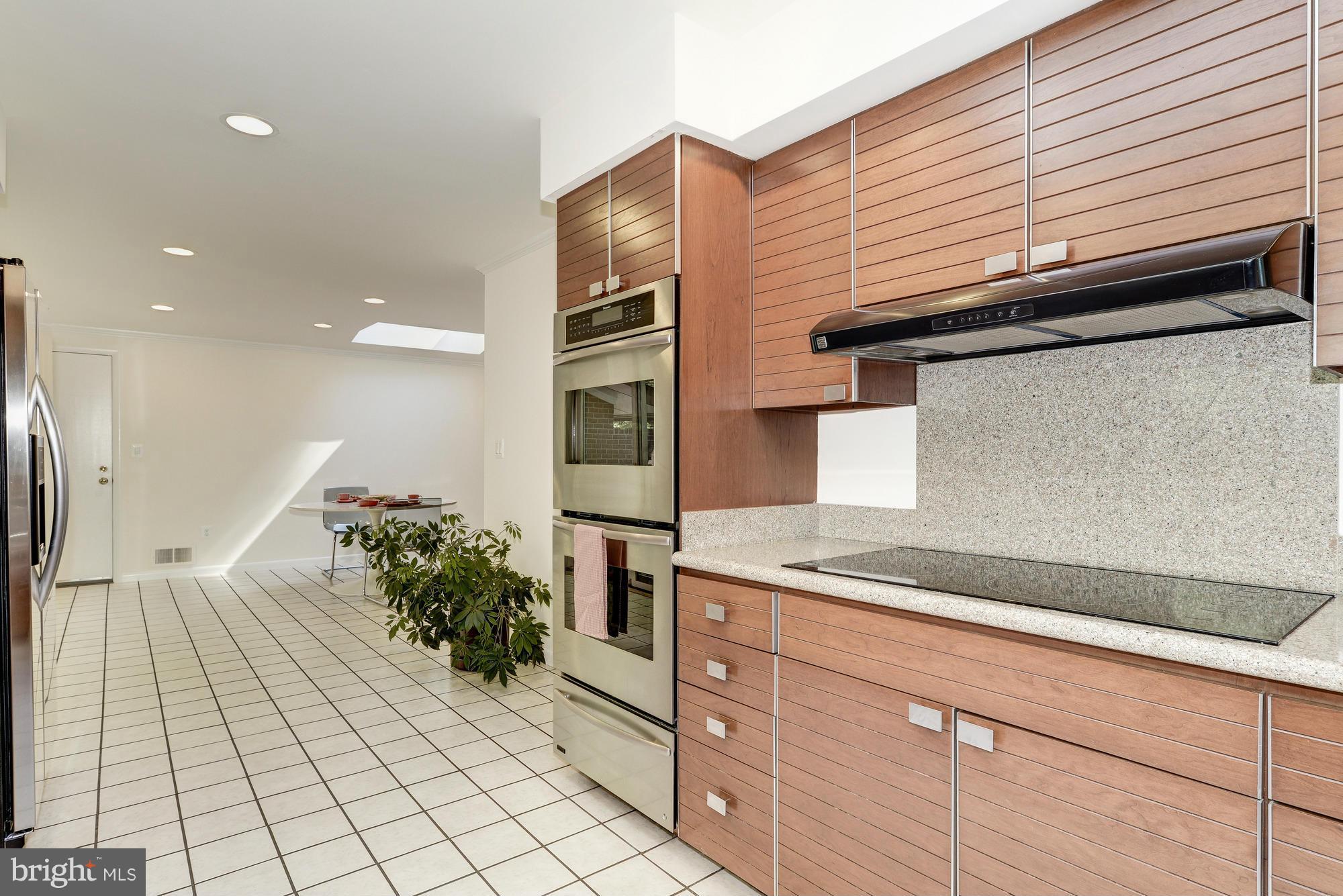 17922 Pond Road Ashton, MD 20861 - Photo 7 of 30 Kitchen