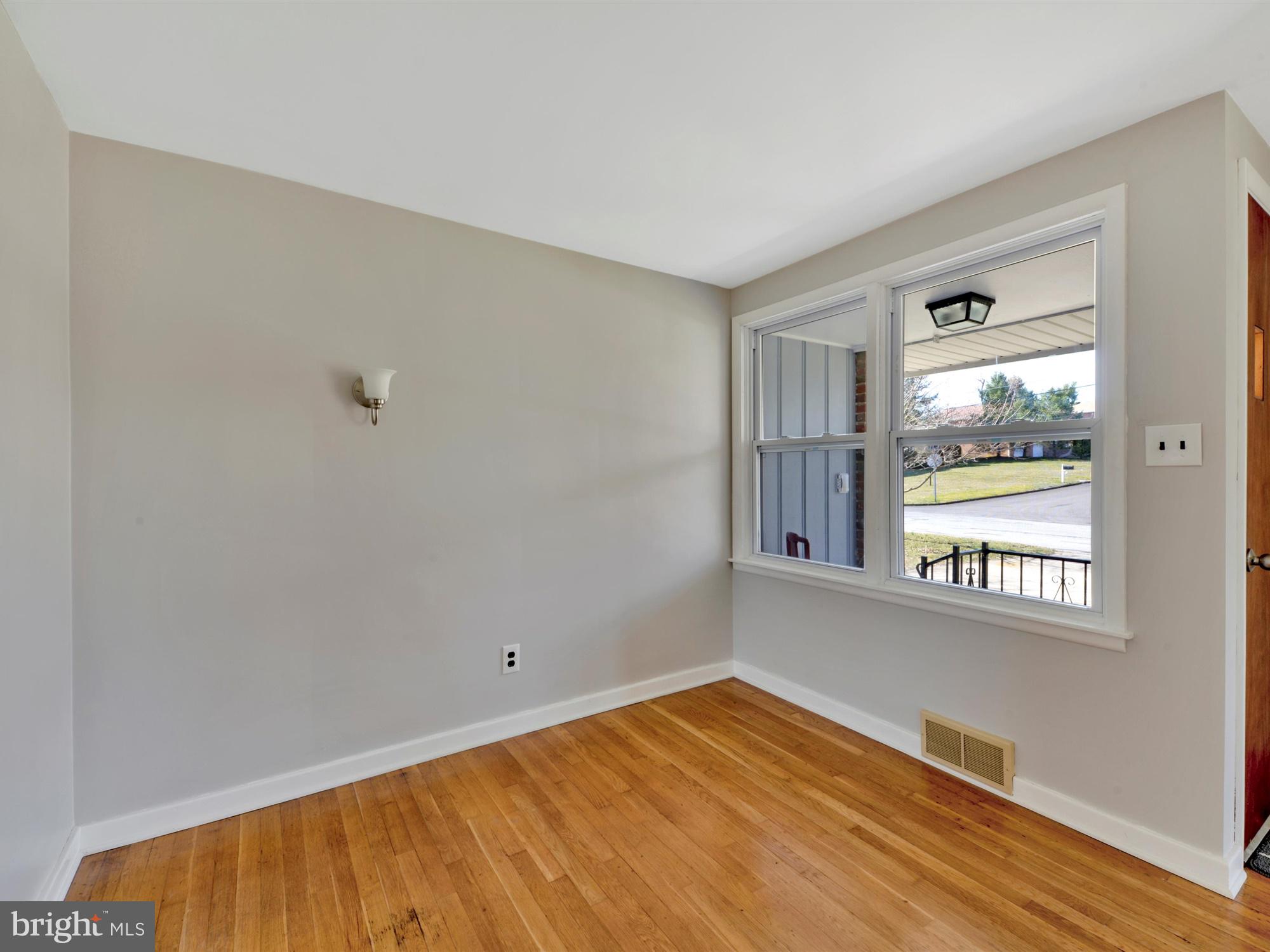 374 Greendale Road York, PA 17403 - Photo 8 of 30