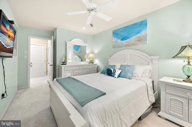 a view of a house with backyard and garden