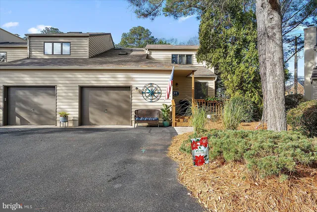 $964,000 | 332 Forsythia Court, Unit D, Bethany Beach, DE 19930