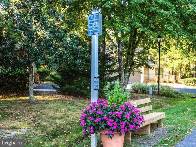 $964,000 | 332 Forsythia Court, Unit D, Bethany Beach, DE 19930