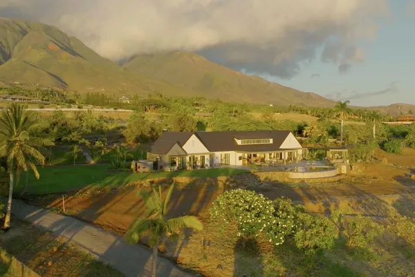 $10,950,000 | 325 Hokiokio Place, Lahaina, HI 96761