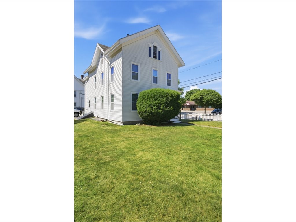 24 Pleasant Street Westerly, RI 02891 - Photo 4 of 34