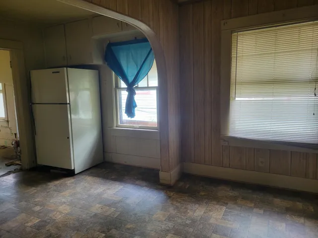 $27,000 | 713 East Central Avenue, Arkansas City, KS 67005