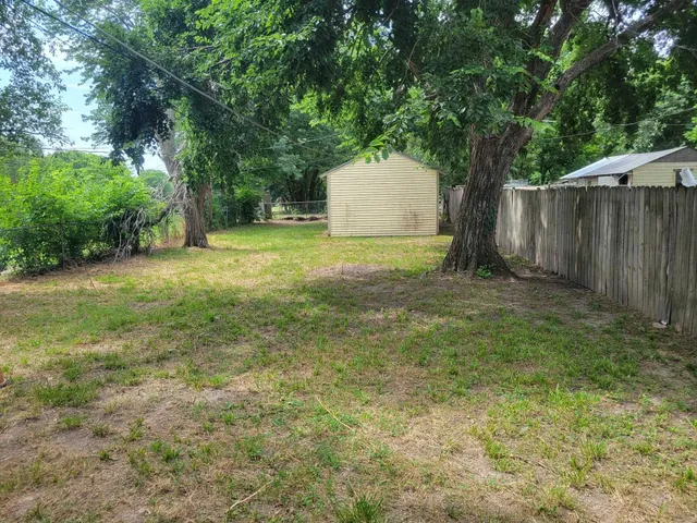 $27,000 | 713 East Central Avenue, Arkansas City, KS 67005