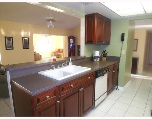 1460 Egret Road Homestead, FL 33035 - Photo 4 of 16 Kitchen