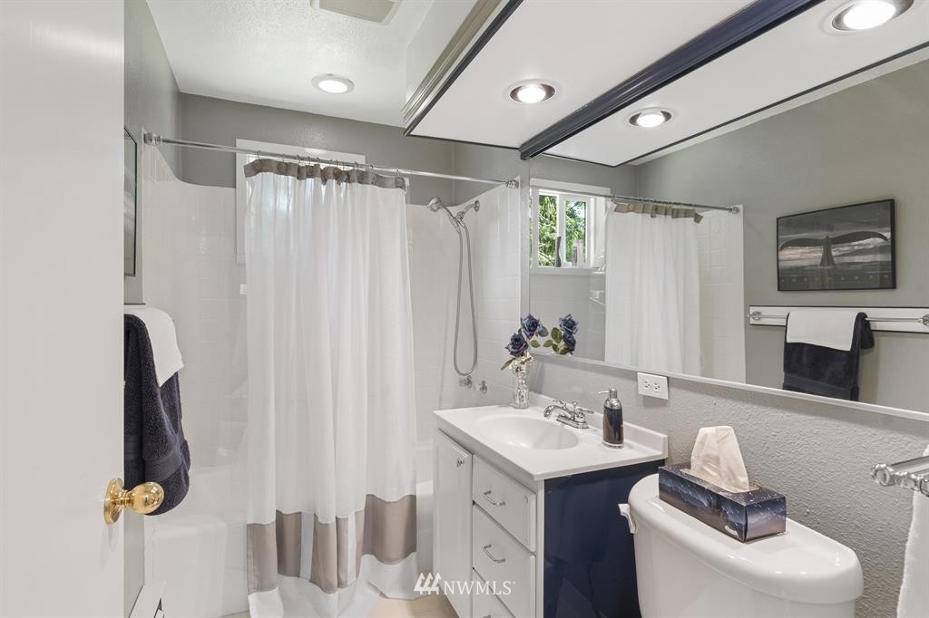 2238 Woods Road East Port Orchard, WA 98366 - Photo 11 of 25 Gallery Image 11