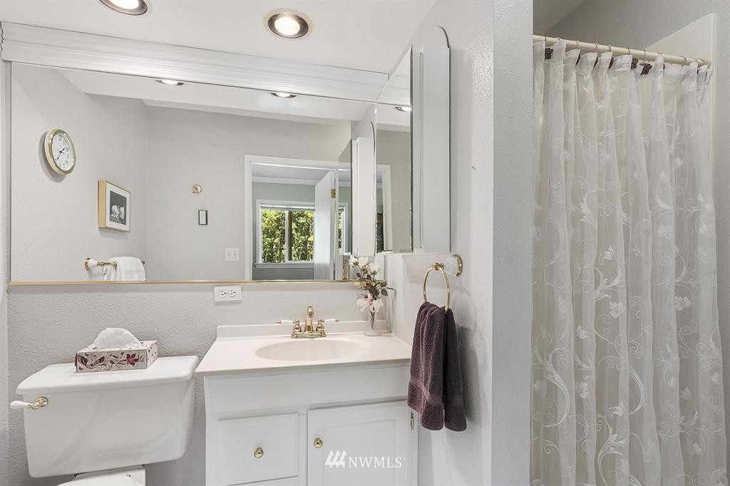 2238 Woods Road East Port Orchard, WA 98366 - Photo 13 of 25 Gallery Image 13