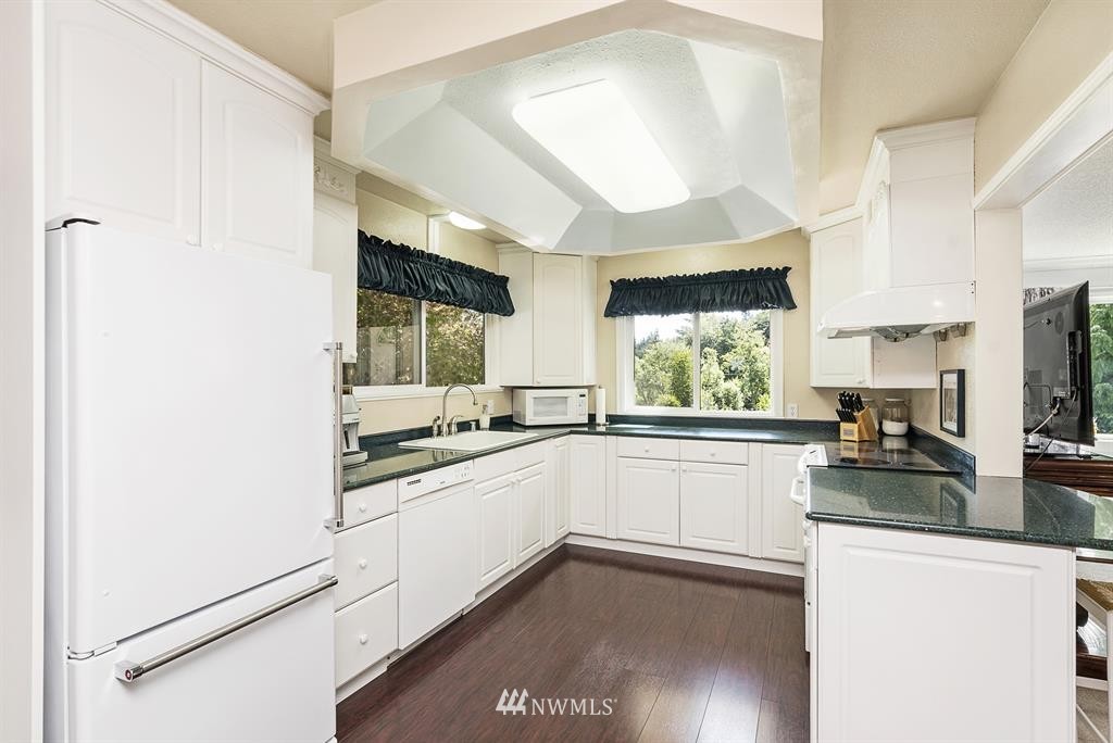 2238 Woods Road East Port Orchard, WA 98366 - Photo 6 of 25 Gallery Image 6