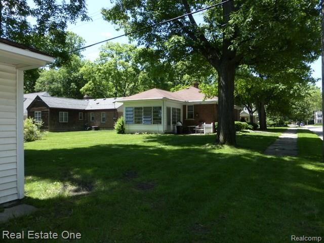 4040 Kenmore Road Berkley, MI 48072 - Photo 22 of 22 P1000532.jpg