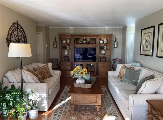 $2,000 | 41 Bullocks Point Avenue, Unit 3B, East Providence, RI 02915