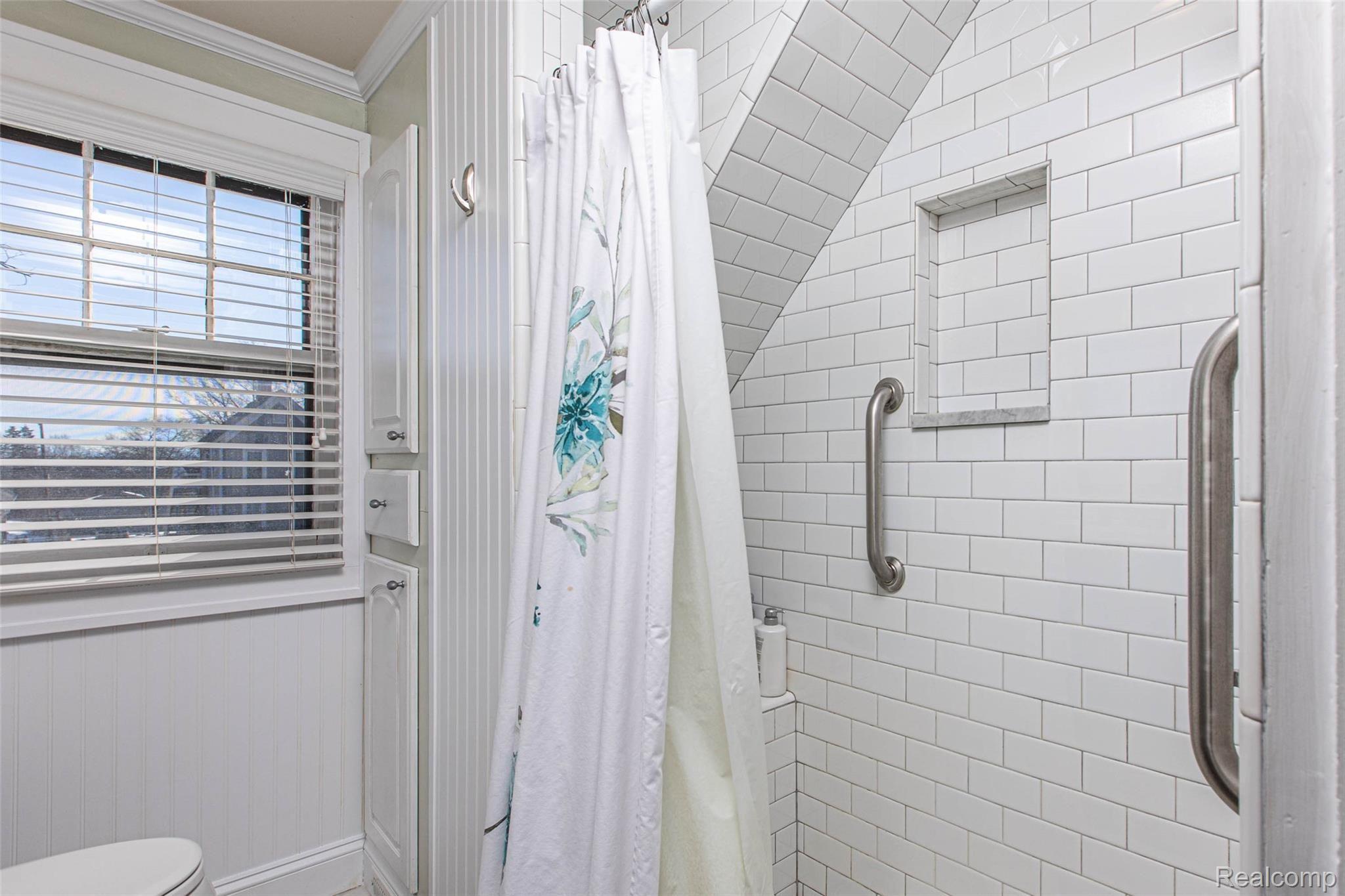 256 South Main Street Romeo, MI 48065 - Photo 16 of 18 16 - Full Bath.jpg