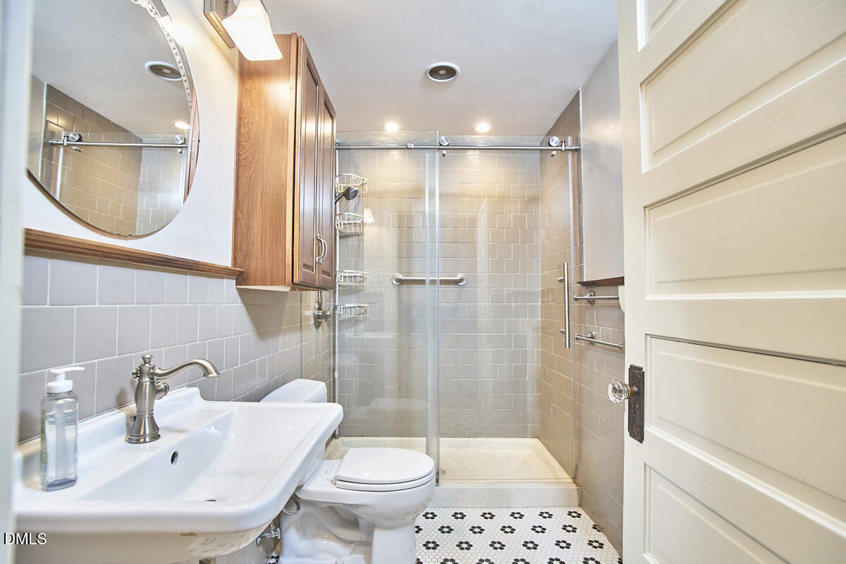 2125 Chapel Hill Road Durham, NC 27707 - Photo 15 of 34