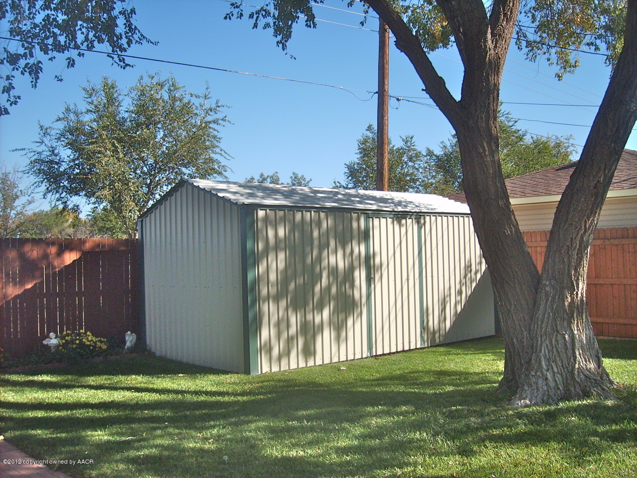 4814 Tulip Avenue Amarillo, TX 79110 - Photo 21 of 27 a view of a backyard with a garden and tree
