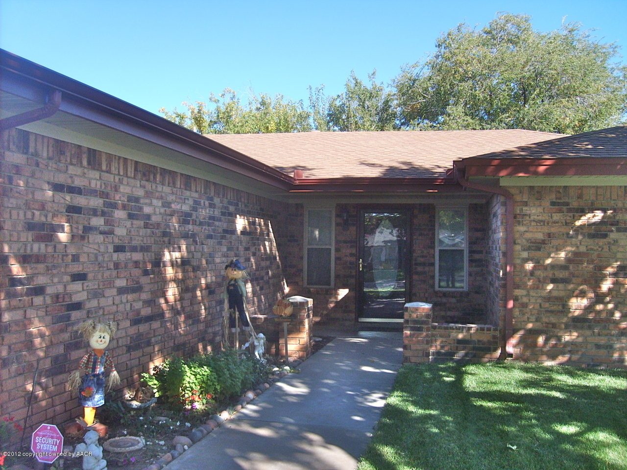 4814 Tulip Avenue Amarillo, TX 79110 - Photo 25 of 27 a view of a patio with table and chairs with a yard