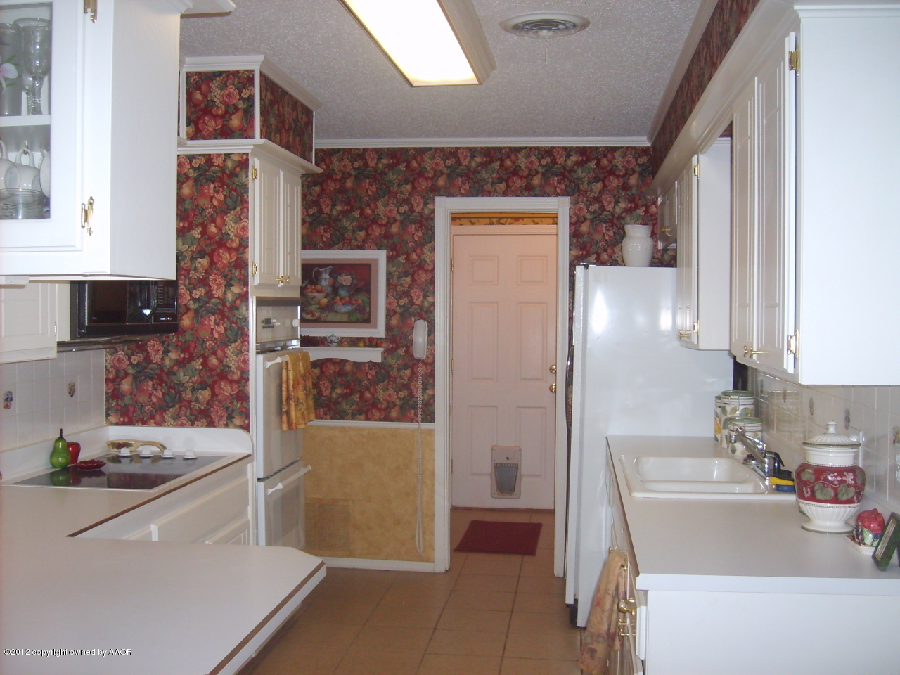 4814 Tulip Avenue Amarillo, TX 79110 - Photo 10 of 27 a kitchen with stainless steel appliances a refrigerator and sink