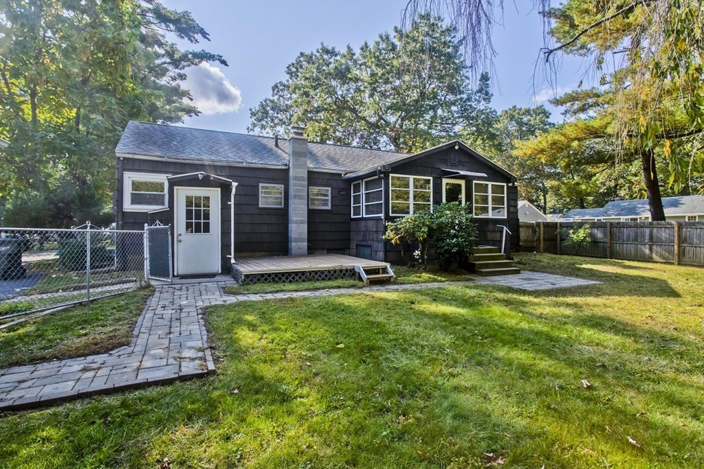 520 Dutchess Street Springfield, MA 01129 - Photo 26 of 31 a front view of a house with garden
