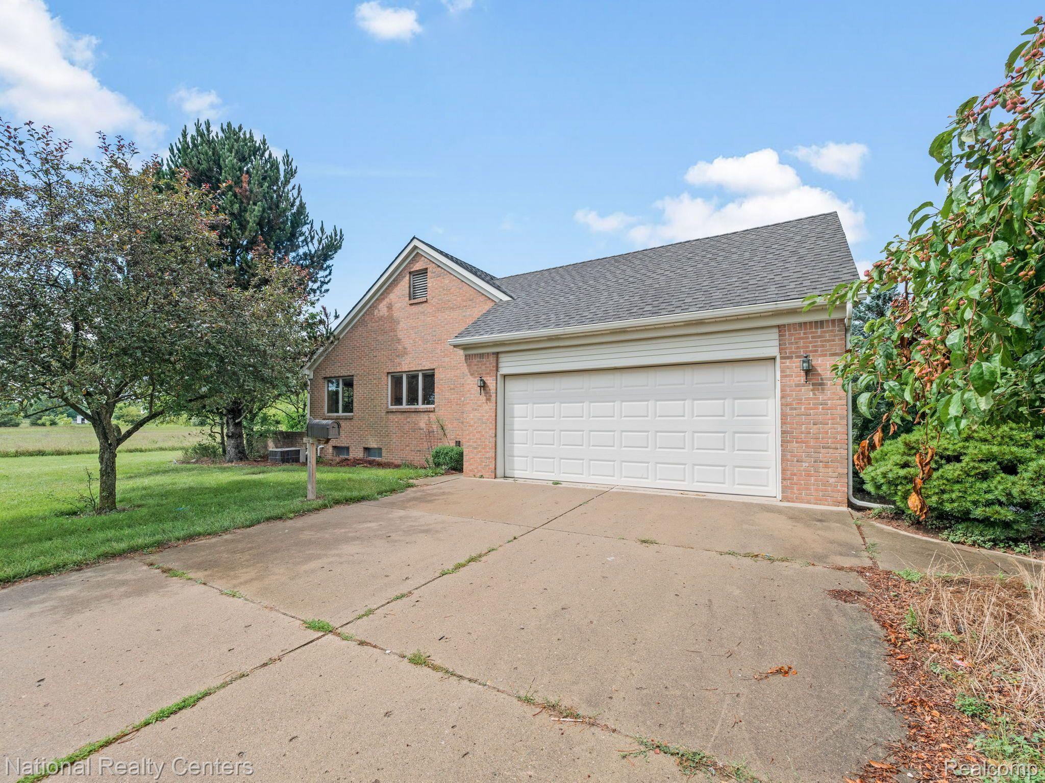 2128 South Hickory Ridge Road Milford, MI 48380 - Photo 29 of 35 Gallery Image 29