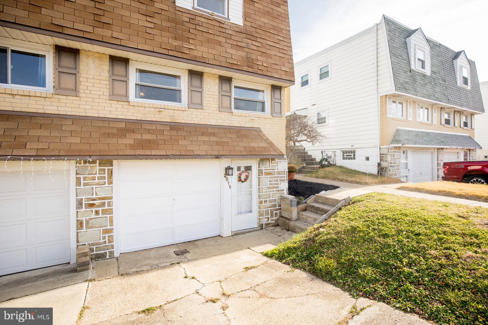 2811 Chase Road Philadelphia, PA 19152 - Photo 3 of 27 Gallery Image 3