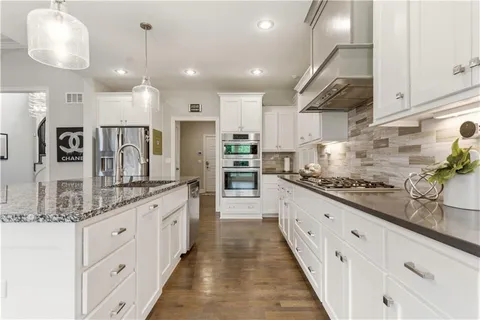 $985,000 | 9603 West 152nd Terrace, Overland Park, KS 66221