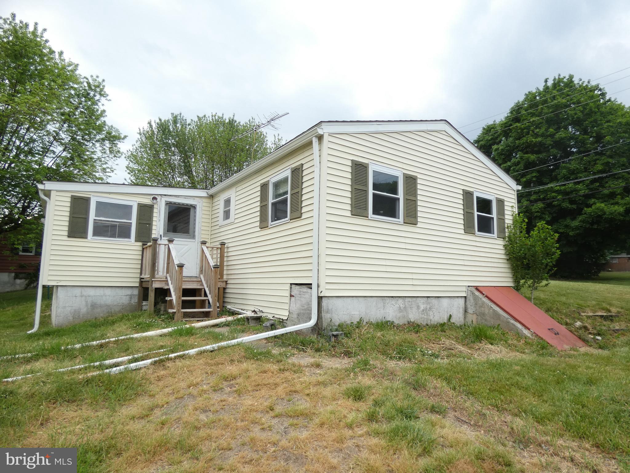 880 Huffs Church Road Alburtis, PA 18011 - Photo 4 of 19 Side