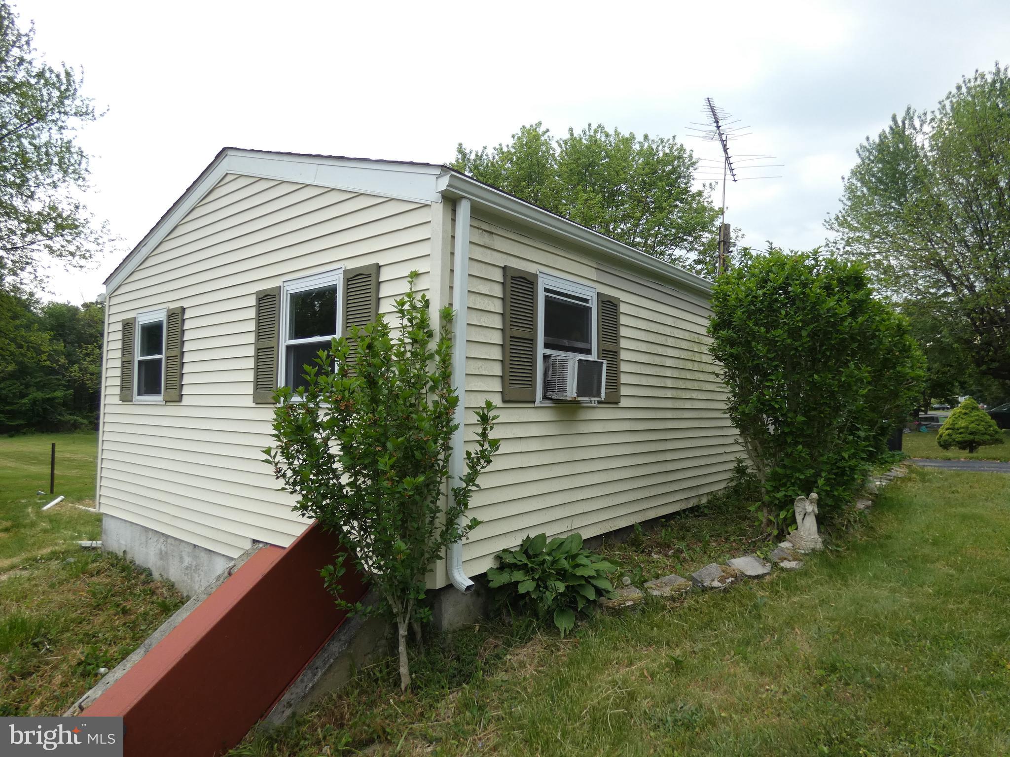 880 Huffs Church Road Alburtis, PA 18011 - Photo 5 of 19 Side